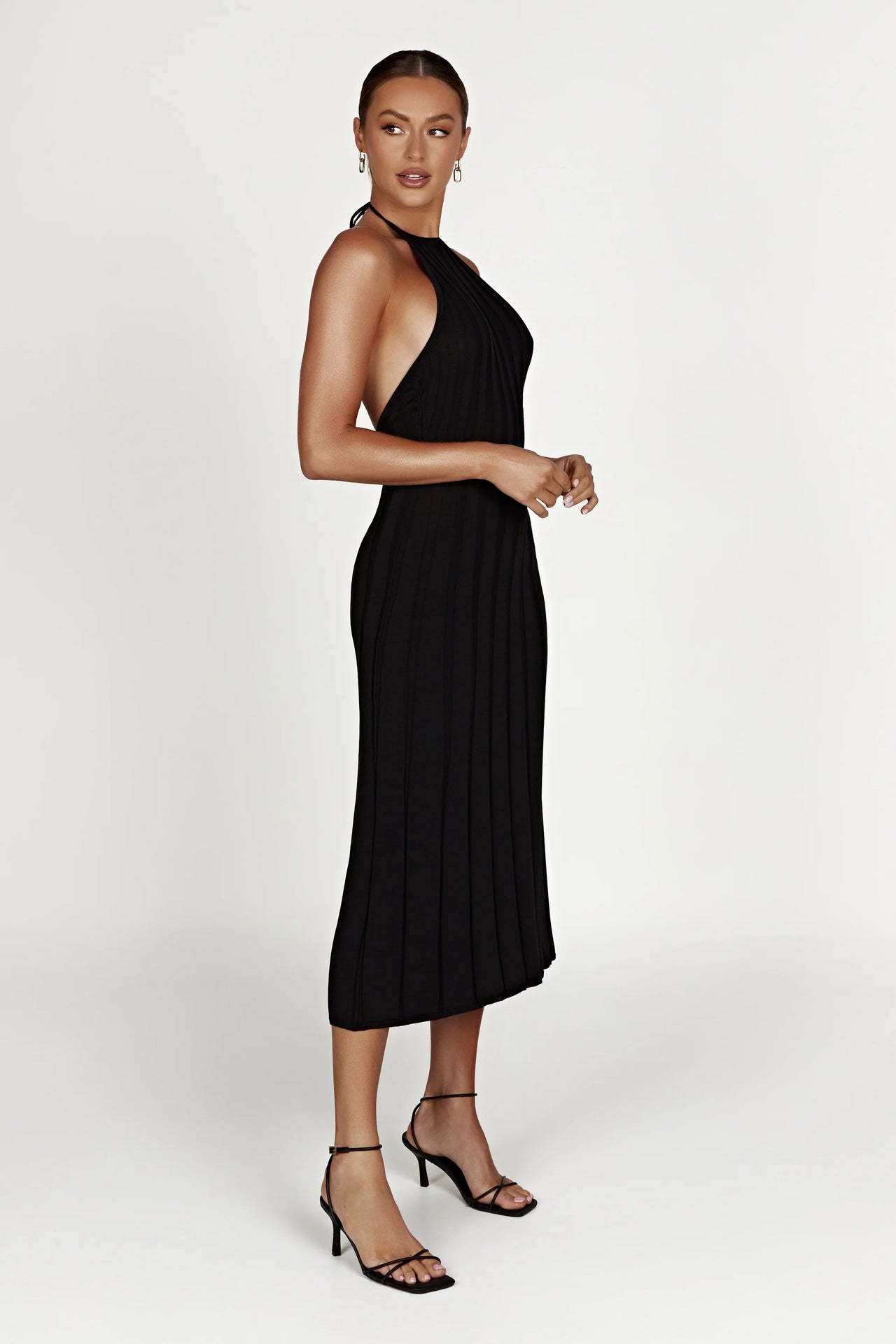 Robe midi plissée col licou dos nu - Dalila