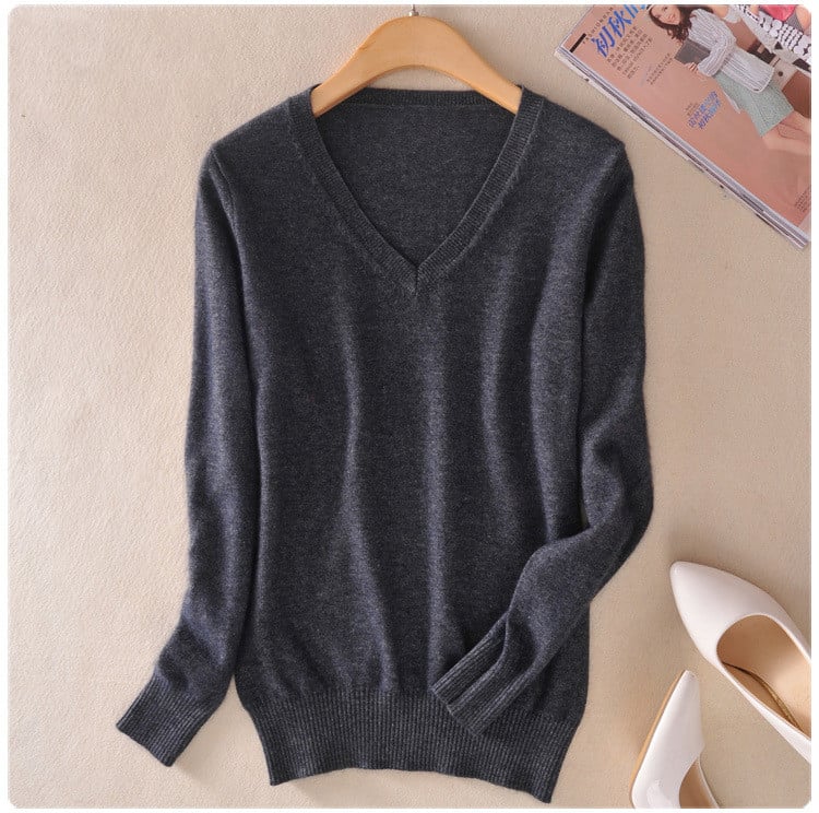 Pull in maille con col en V, texture fine et régulière, coupe adaptée et facile à assortir - Anika