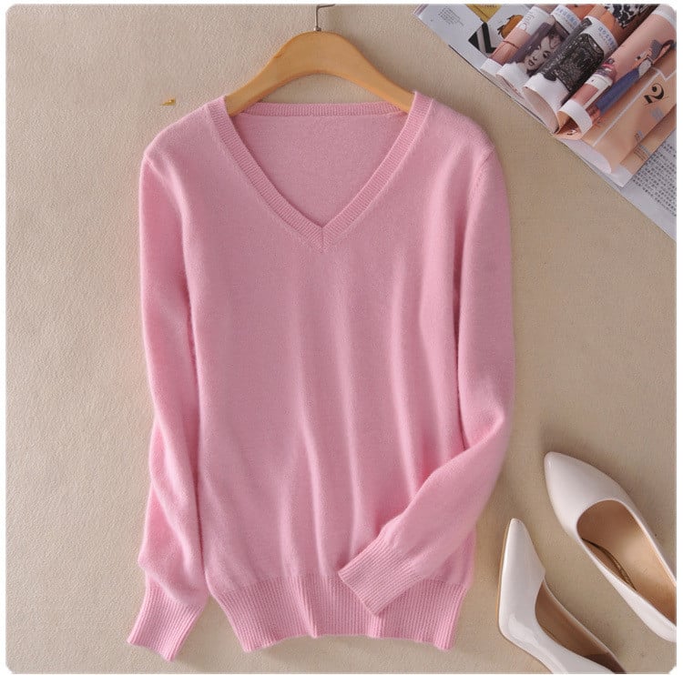 Pull in maille con col en V, texture fine et régulière, coupe adaptée et facile à assortir - Anika