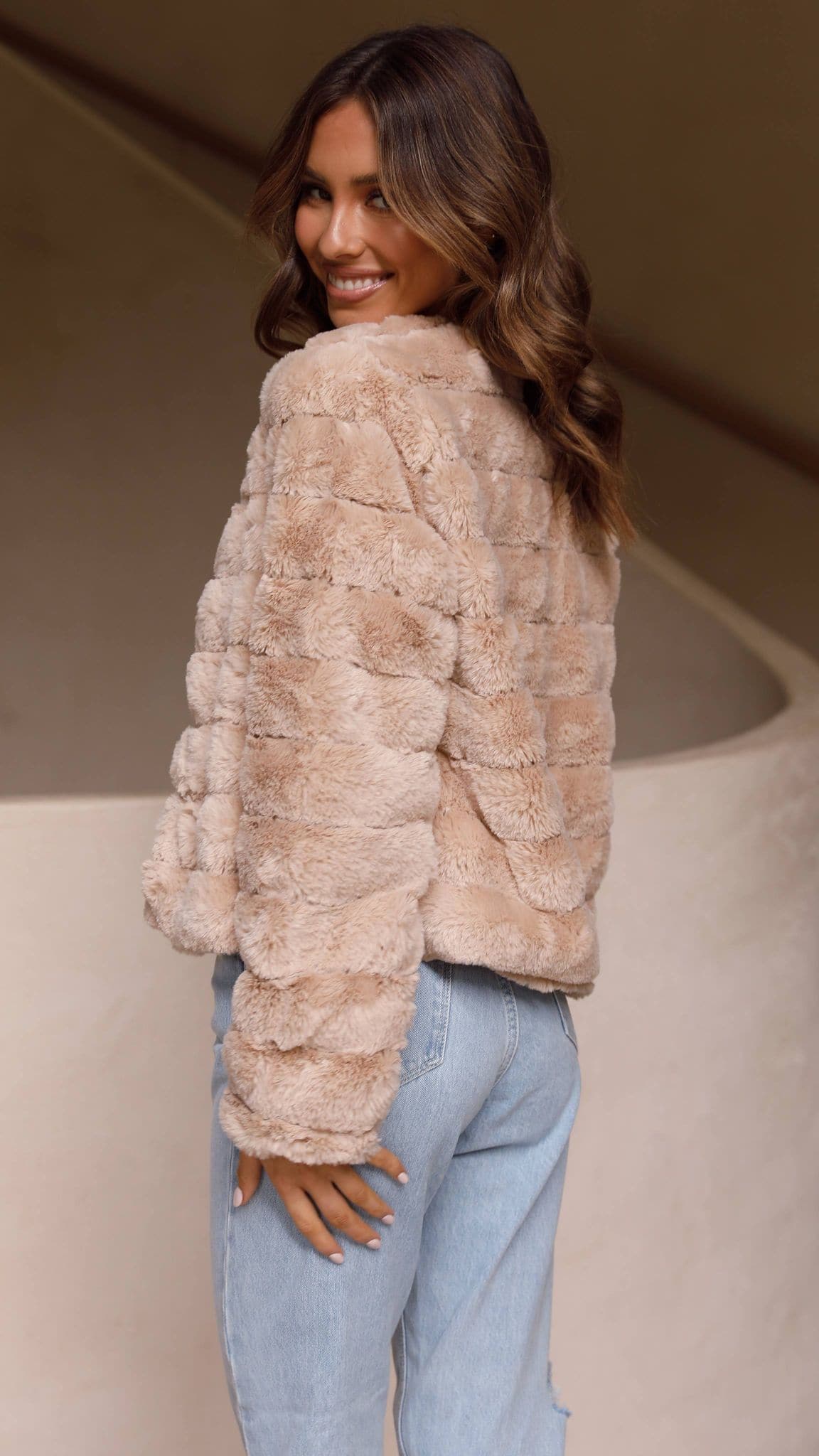Chaqueta corta mujer pelo sintético suave cierre frontal bolsillos elegante casual - Mirna