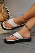 Sandales à tongs en cuir avec semelle épaisse et bride rembourrée pour femme - Adriana