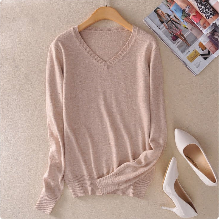 Pull in maille con col en V, texture fine et régulière, coupe adaptée et facile à assortir - Anika