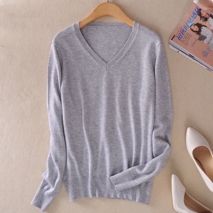 Pull in maille con col en V, texture fine et régulière, coupe adaptée et facile à assortir - Anika