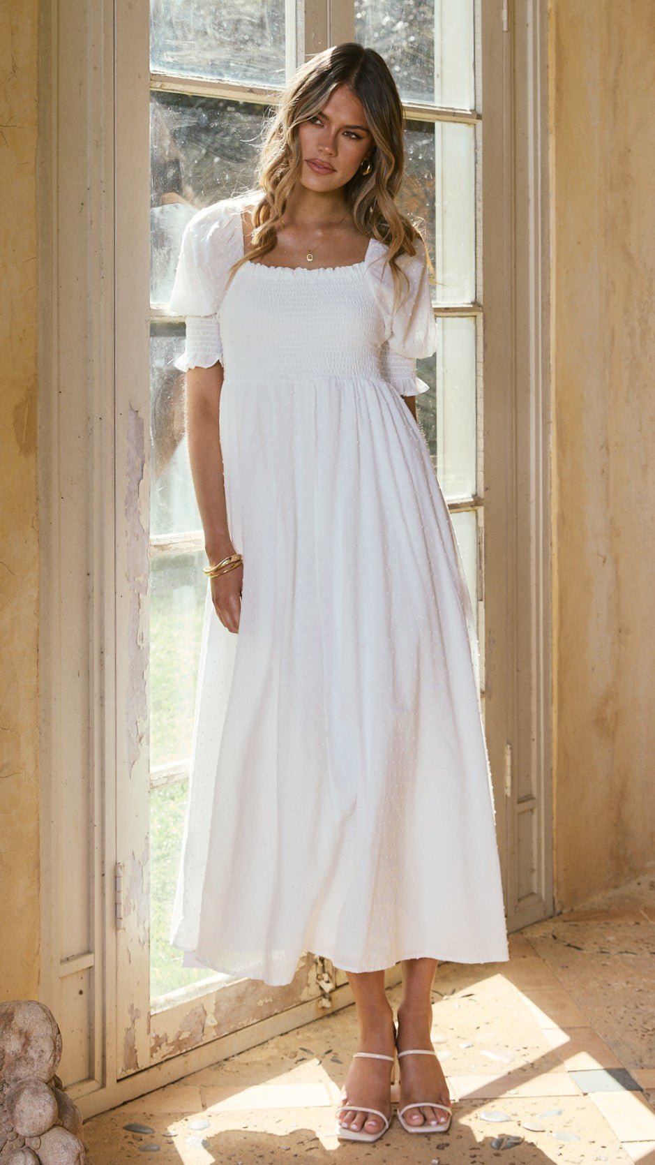 Vestido midi blanco mujer hombros descubiertos cuerpo fruncido mangas abullonadas - Renata