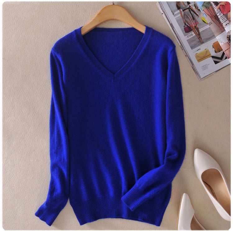 Pull in maille con col en V, texture fine et régulière, coupe adaptée et facile à assortir - Anika