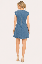 Robe courte denim manches courtes boutonnée coutures verticales contemporaine sorties - Loreen