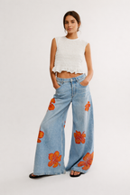 Pantalon denim jambe large grandes fleurs imprimées - Colette