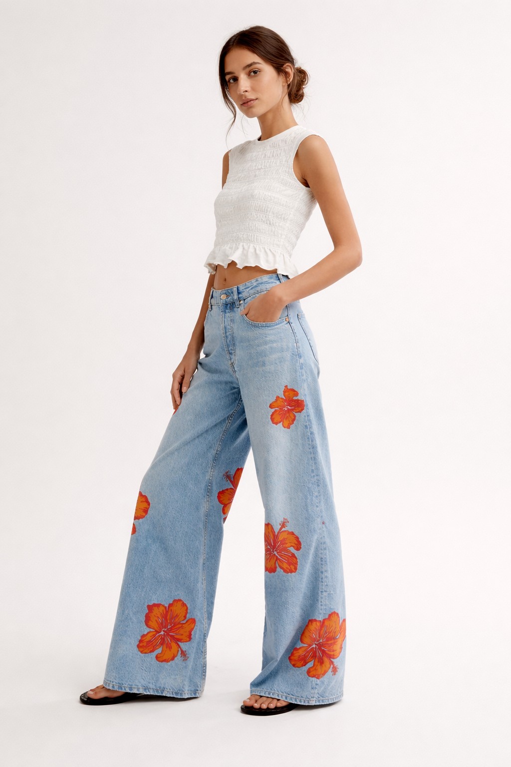 Pantalon denim jambe large grandes fleurs imprimées - Colette