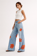 Pantalon denim jambe large grandes fleurs imprimées - Colette