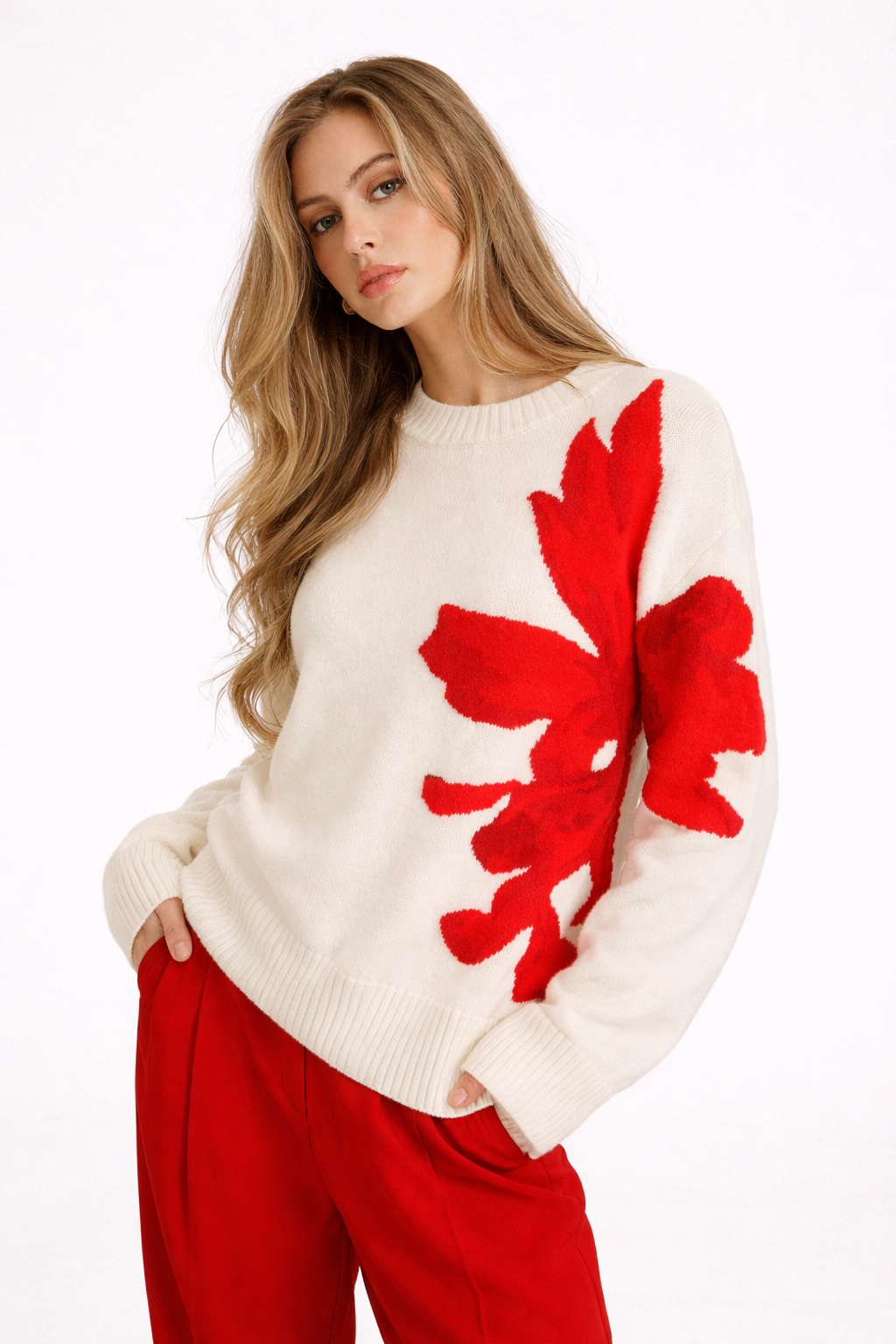 Pull in tricot con détails floraux discrets et col rond et coupe droite et tombé simple - Elina