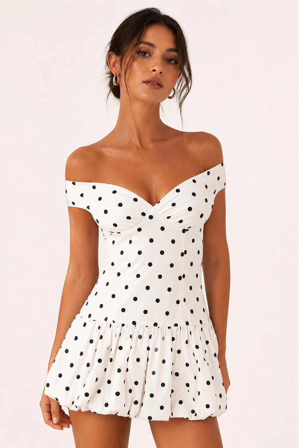 Robe courte imprimé pois épaules dénudées coupe ajustée ourlet volants - Mila