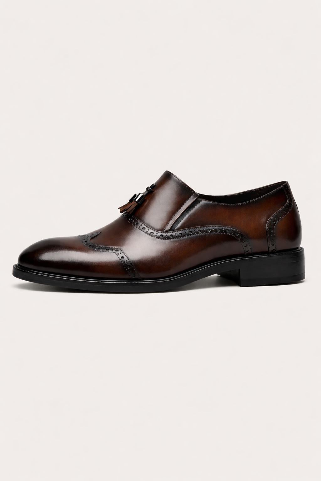 Mocassins in cuir con glands et bord perforé et silhouette formelle pour hommes - Almeric