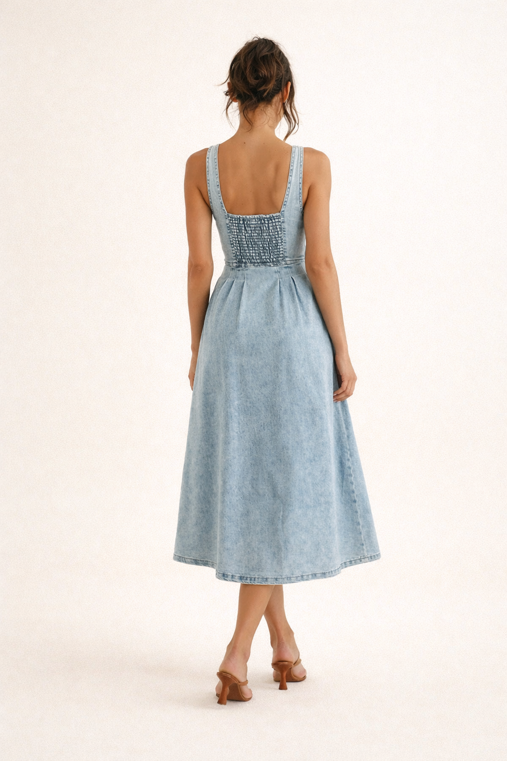 Robe midi en jean style printanier silhouette féminine - Elowen