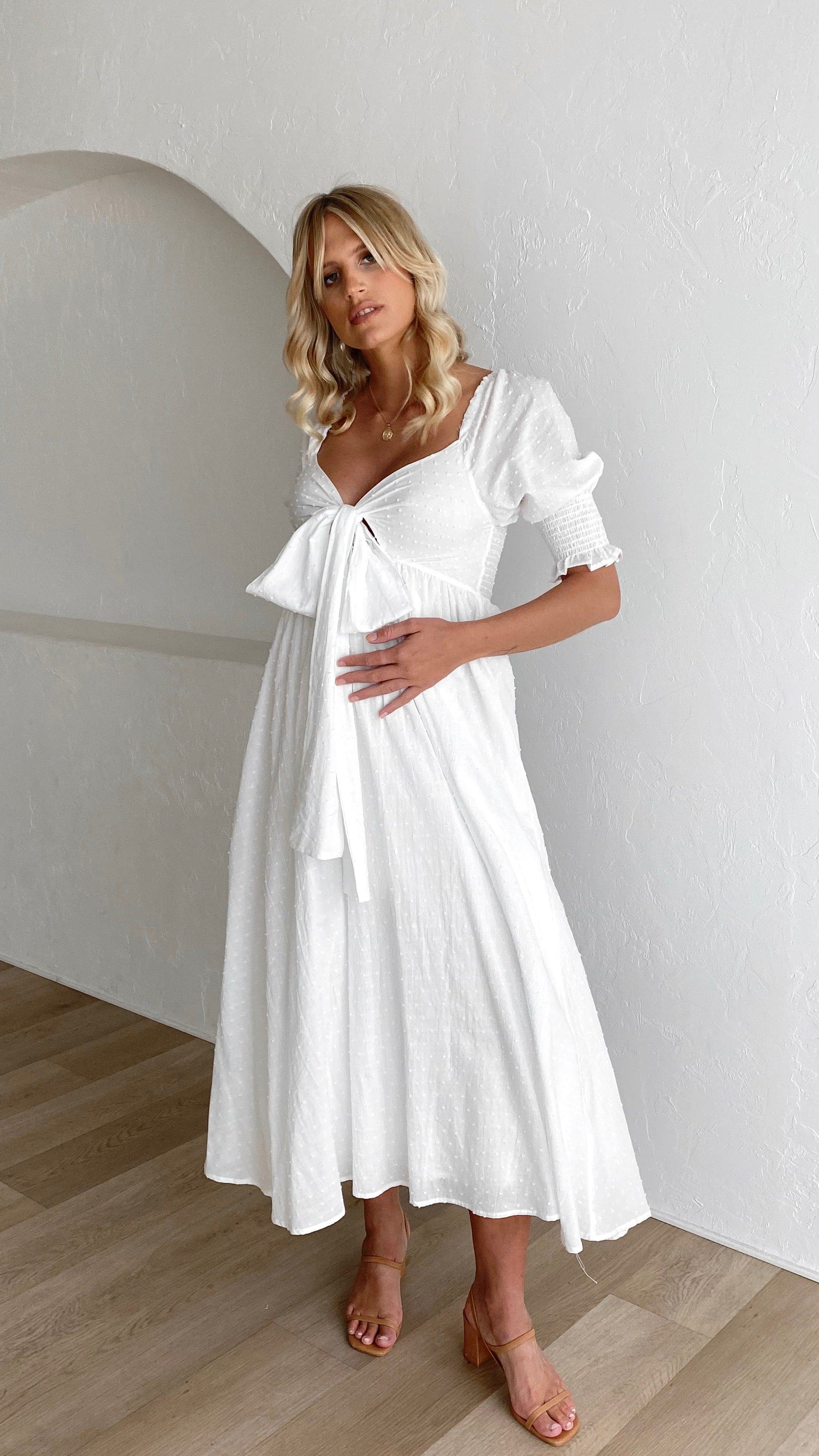 Vestido midi blanco mujer hombros descubiertos cuerpo fruncido mangas abullonadas - Renata