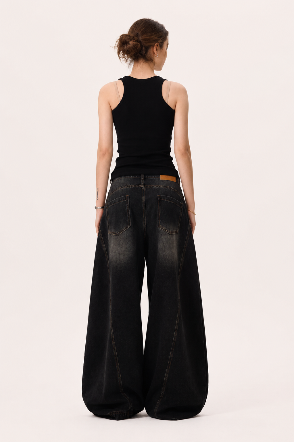 Jean baggy pour femme à jambes très larges, coutures arrondies et effet délavé usé - Liesel
