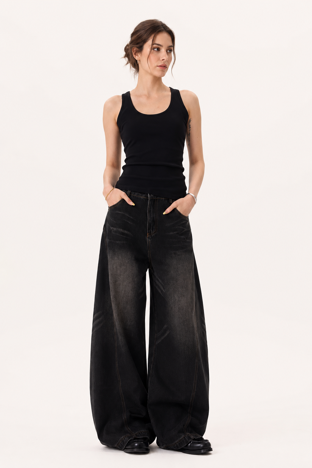 Jean baggy pour femme à jambes très larges, coutures arrondies et effet délavé usé - Liesel