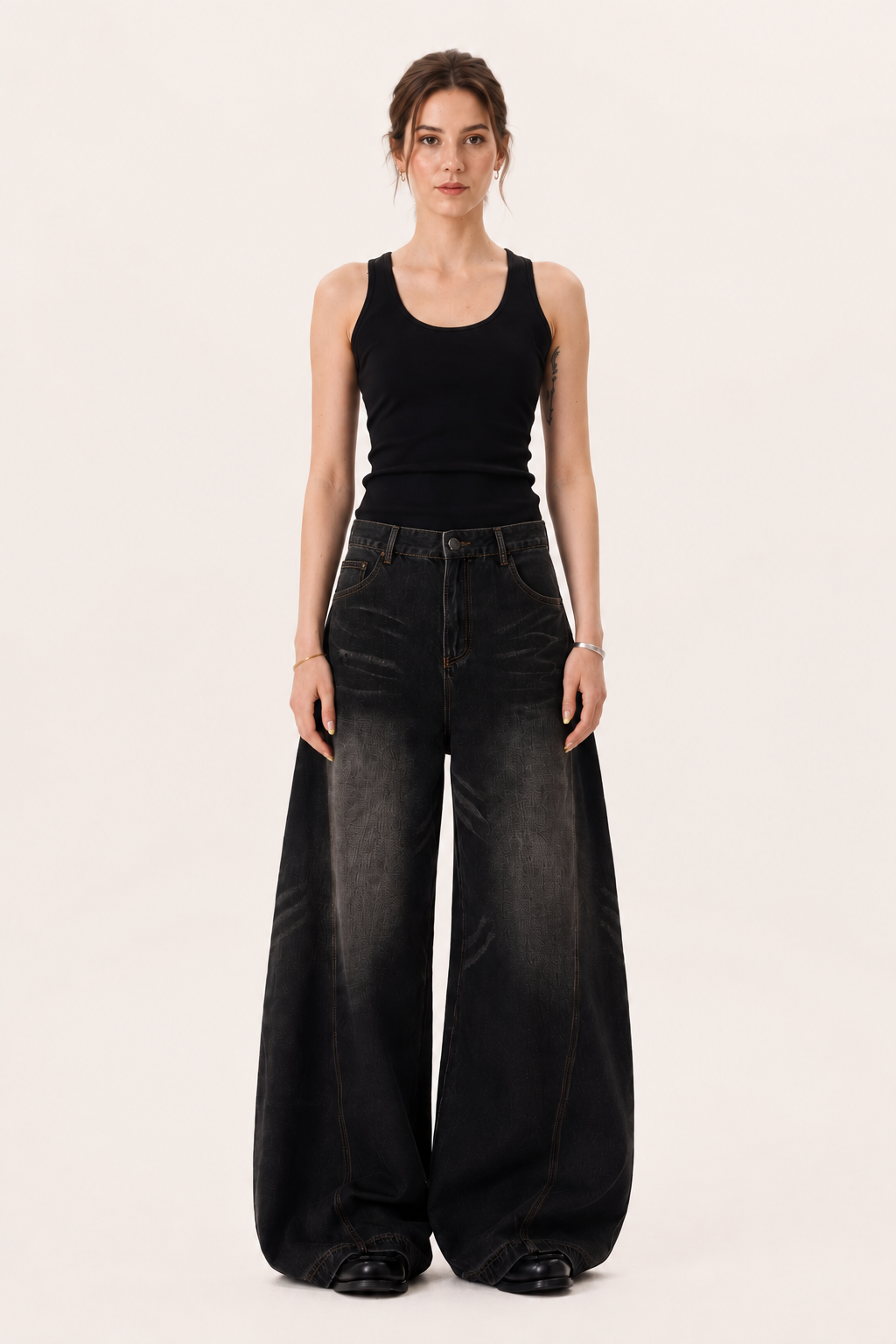 Jean baggy pour femme à jambes très larges, coutures arrondies et effet délavé usé - Liesel