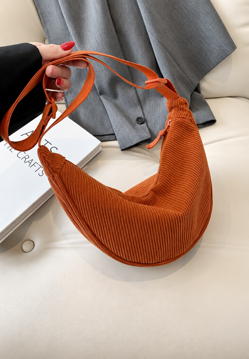 Sac bandoulière femme demi-lune texture nervurée relief - Violette