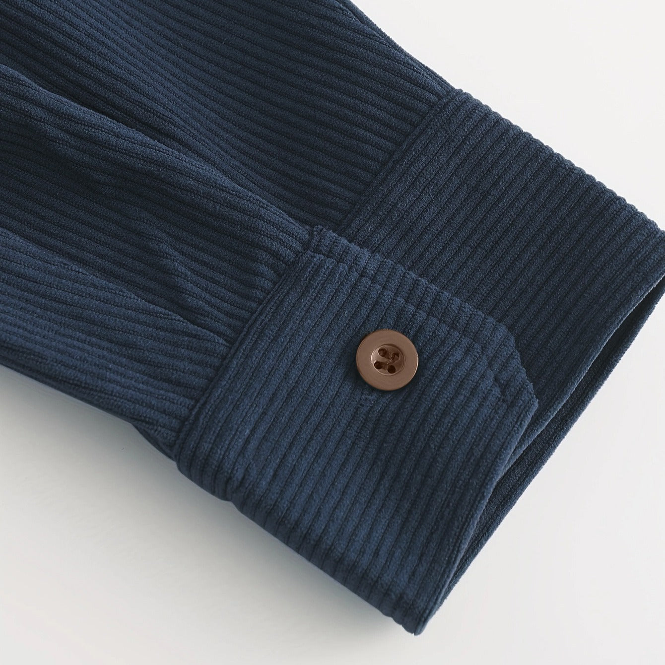 Chemise en velours côtelé avec poches décontractées sur le devant et coupe régulière - Rian