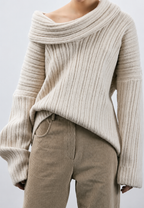Pull femme encolure asymétrique épaule dénudée moderne - Séverine