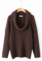Pull femme encolure asymétrique épaule dénudée moderne - Séverine