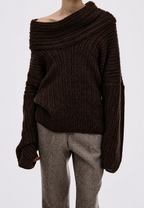 Pull femme encolure asymétrique épaule dénudée moderne - Séverine