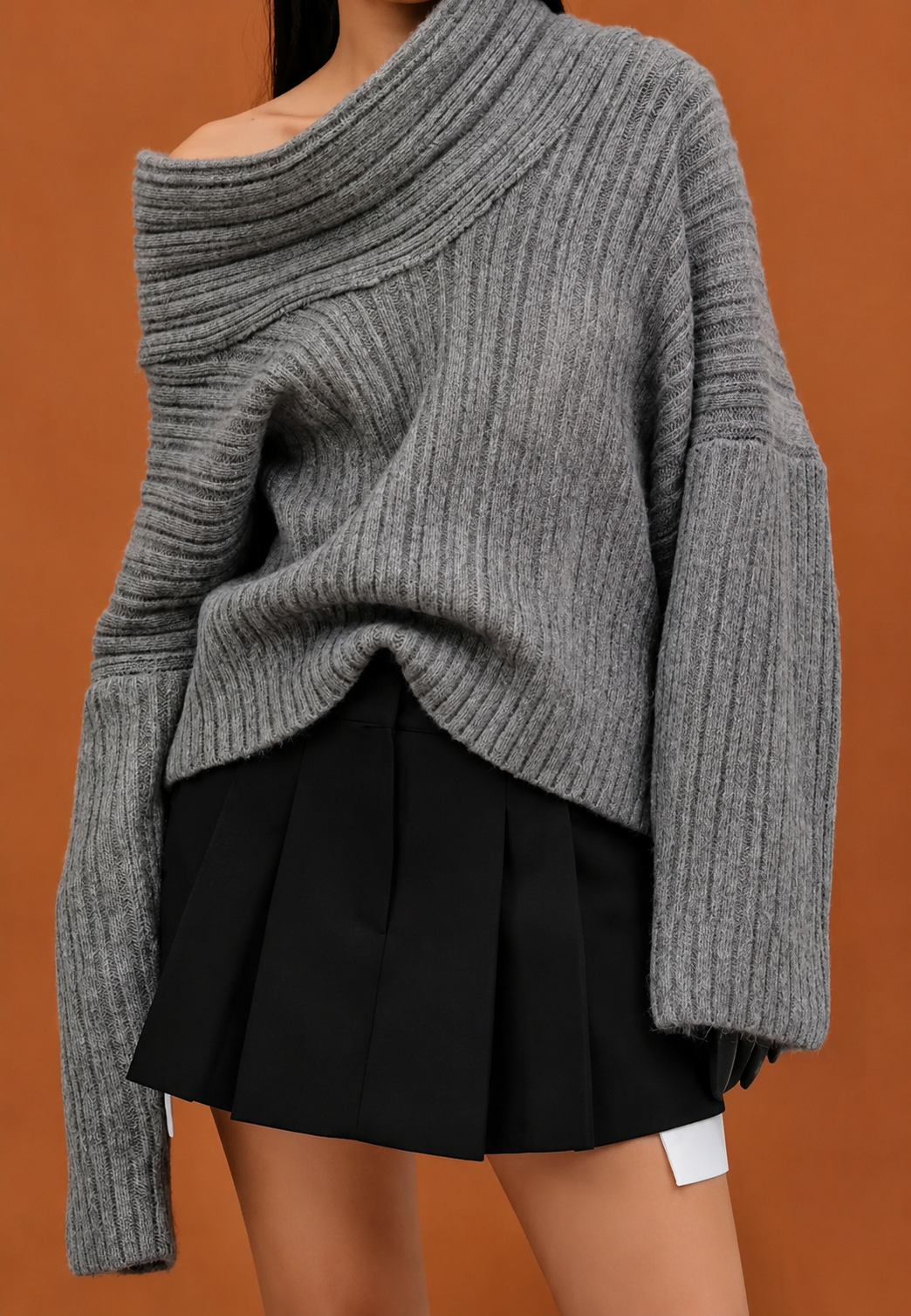 Pull femme encolure asymétrique épaule dénudée moderne - Séverine