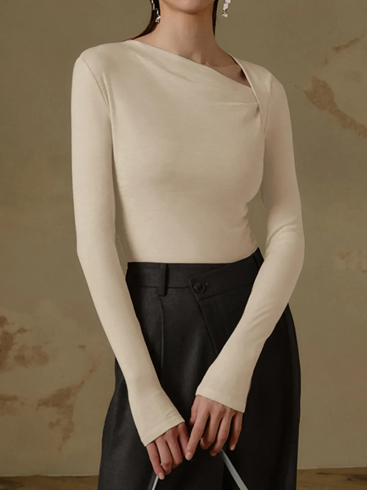 Haut femme manches longues encolure asymétrique coupe ajustée - Marit